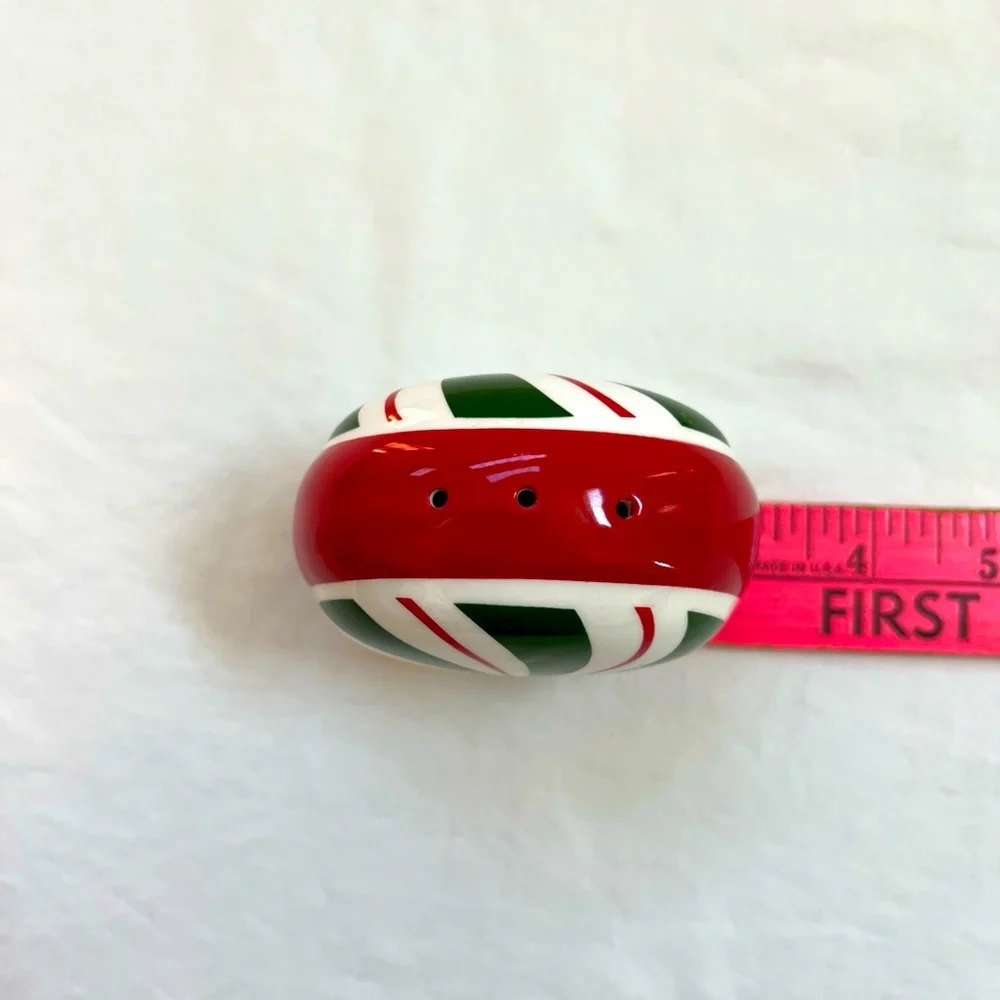 Christmas Salt and Pepper Shakers (2) Pier 1 (P1) Vintage Red Green Round Swirl